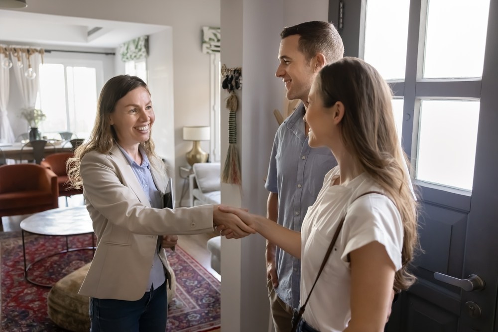 What to Look for During an Apartment Tour Before Signing a Lease